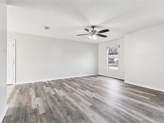 4th image of 387 Highland Dr