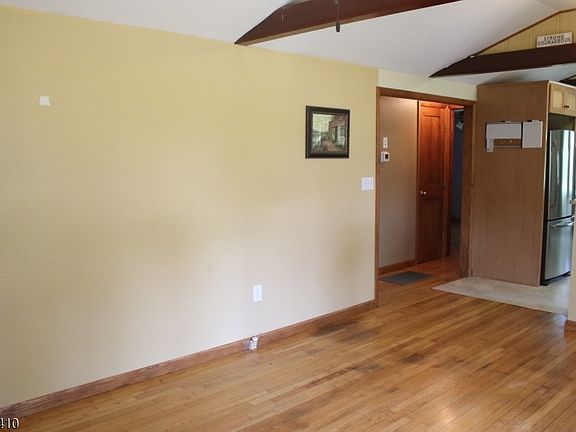 5th image of 12 Clover Ln