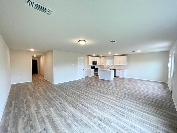 3rd image of 481 Grenada Lake Dr