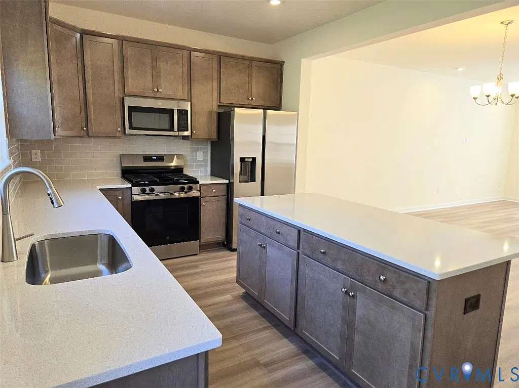 3 bed, 3.5 bath, 1685 sqft, $2,350 — Photo 2