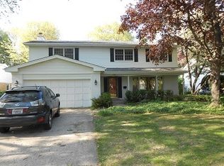 438 Park Ln, Lake Bluff, IL 60044