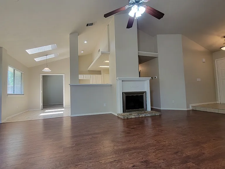 3217 Cliffview Dr — Photo 4