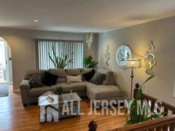 216 Hillcrest Ave, Laurence Harbor, NJ 08879