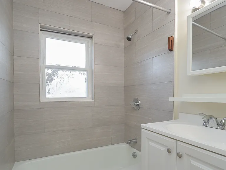 323 Montcalm St #L — Photo 24
