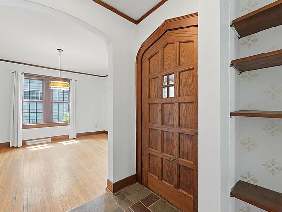 5th image of 4701 Beaver Ave