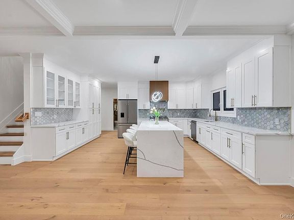 3rd image of 472 Farmranch Road E