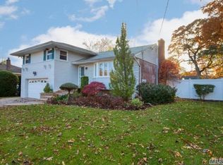 852 Shari Ln, East Meadow, NY 11554
