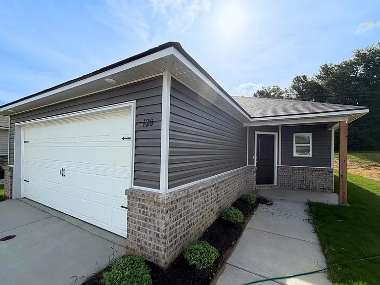 128 Challenger Way — Photo 1