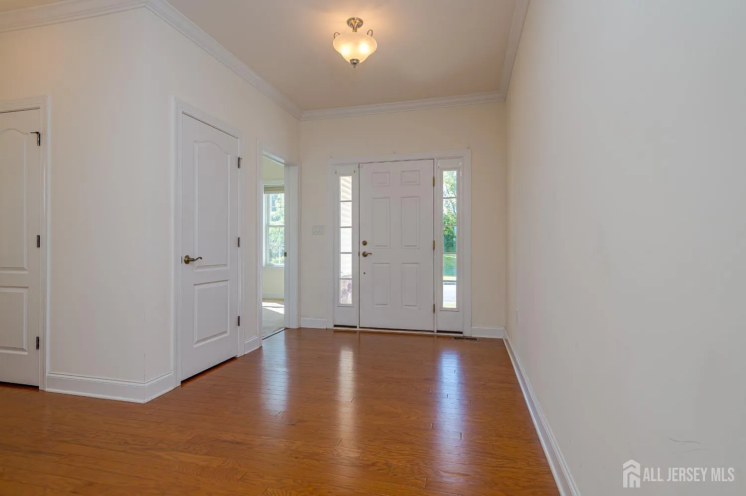 3 bed, 3.5 bath, 2616 sqft, $5,300 — Photo 3