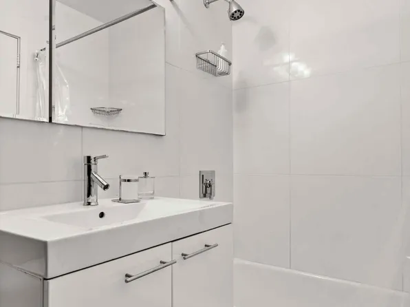 251 East 51st Street image 13 of 23