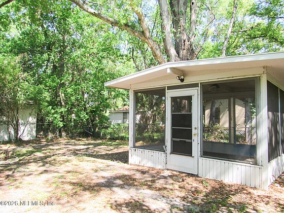 3rd image of 3327 DIGNAN Street
