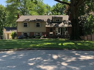 696 Raven Rd, Wayne, PA 19087