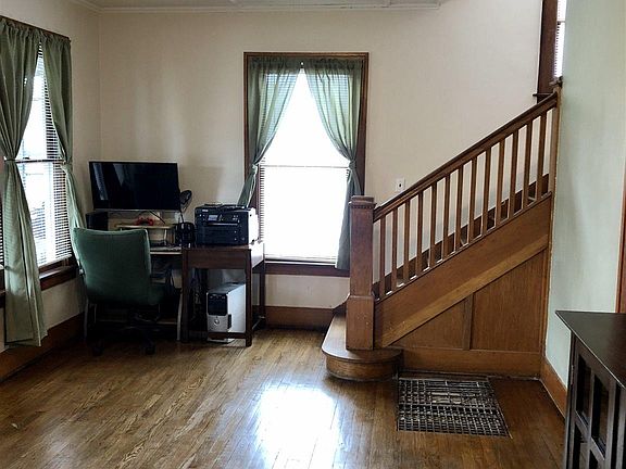 2nd image of 586 Jefferson St