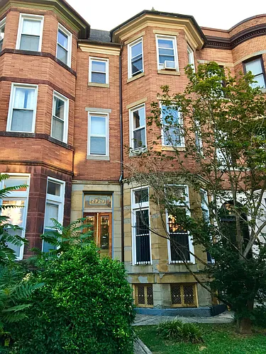 For Rent: Charming Living on St. Paul Street MD 21218 Your Urban Retreat Awaits! Photo 1