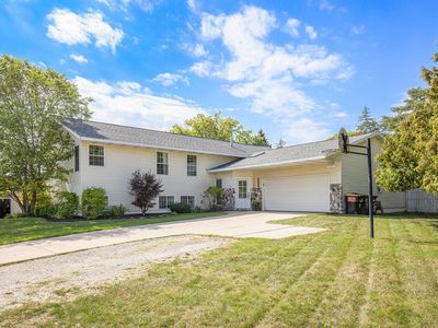 1645 Forest Hill Ave SE, Kentwood, MI, 49546