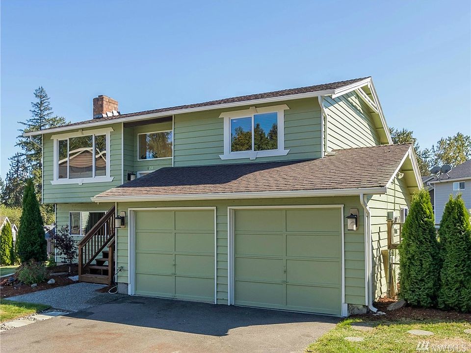 1st image of 628 199th St SW