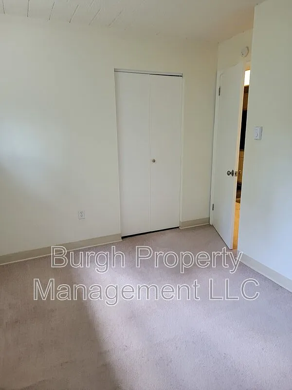 634 Southcrest Dr APT 10 photo 1