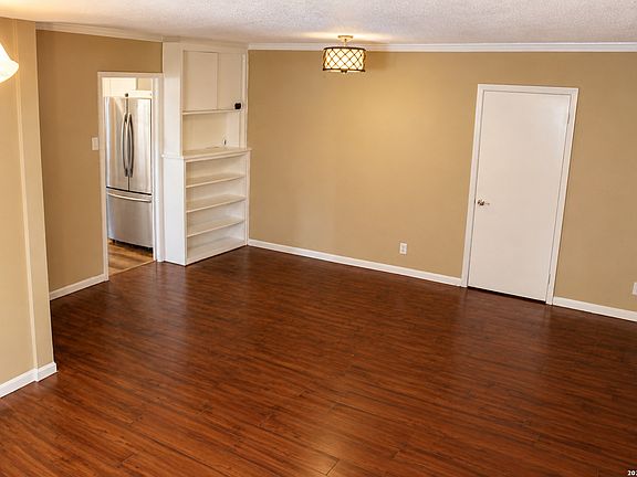 4th image of 1309 N Avenue E