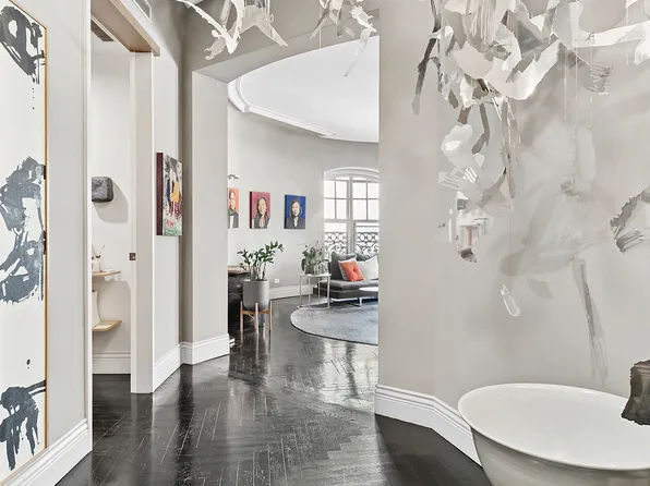 2109 Broadway image 2 of 13