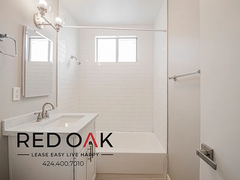 1589 E 47th St #3 — Photo 11