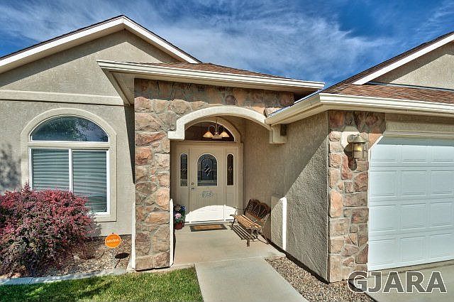 Stucco and Stone Exterior