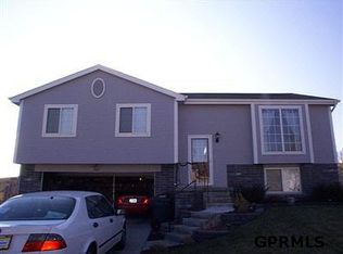 907 Gateway Rd, Elkhorn, NE 68022