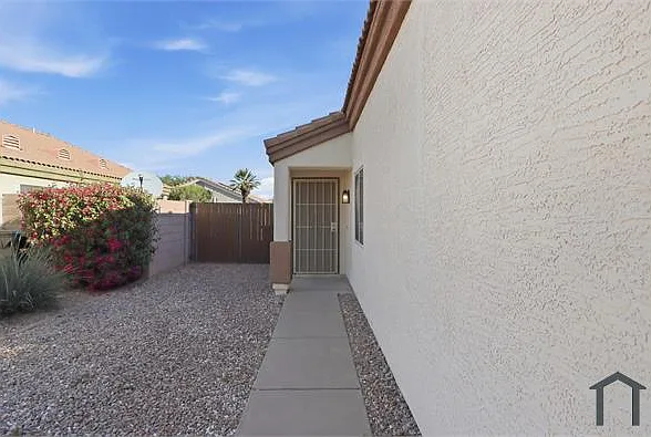 948 E Laredo St — Photo 31