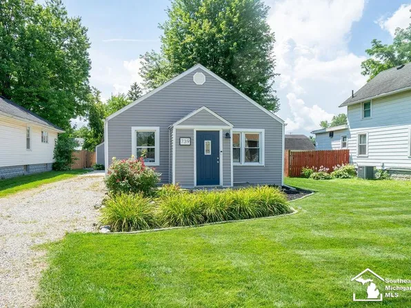 739 Orchard St, Temperance, MI 48182