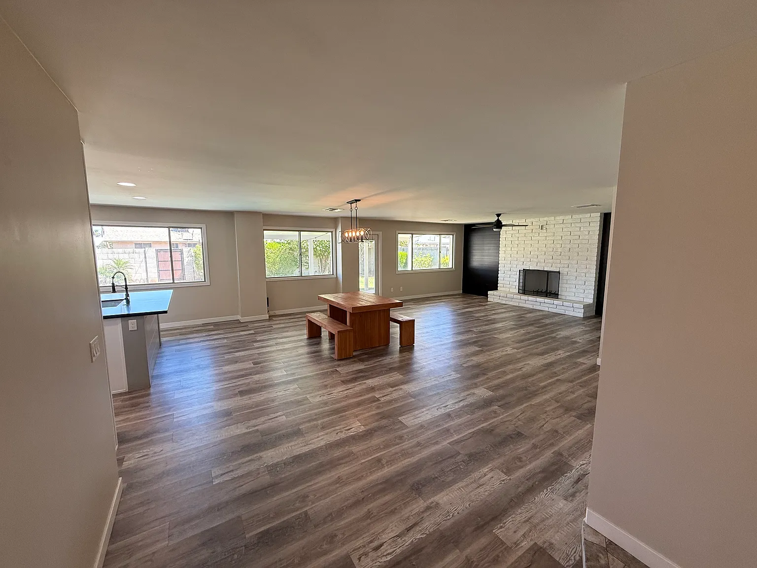 4 bed, 2091 sqft, $4,600 — Photo 4