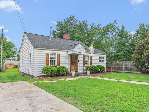 1333 Winstead Pl, Greensboro, NC 27408