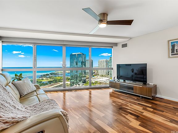 2nd image of 1177 Queen St APT 3303