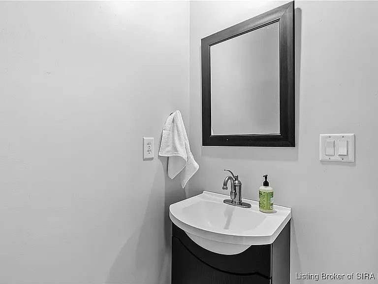 1744 Ekin Ave — Photo 23