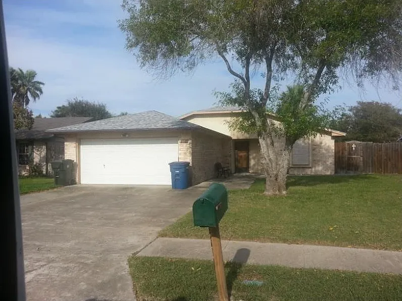 3 bed, 2.0 bath, 1409 sqft, $1,900 — Photo 1