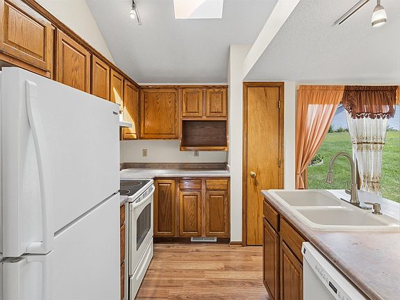 4th image of 705 Benderlock Way