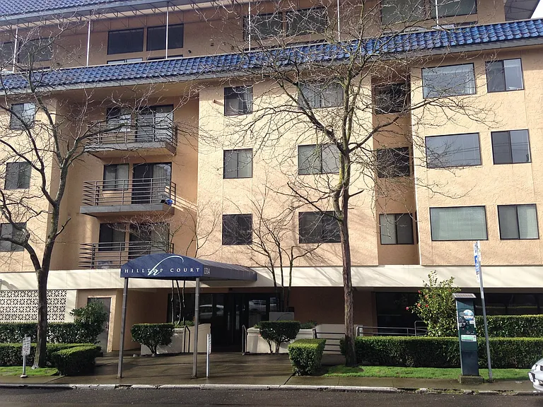 Hilltop Court Apartments — Photo 15