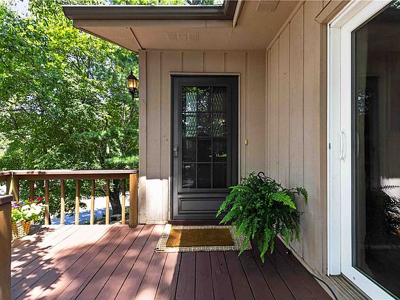 5th image of 27 Wimbledon Way