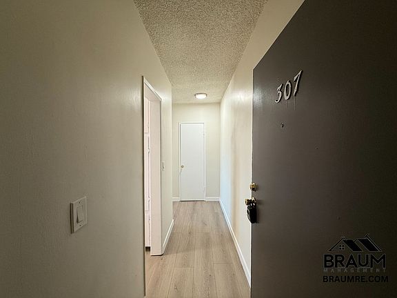 3rd image of 6041 Whitsett Ave APT 307