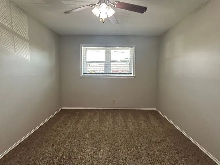 915 N 48th Ave — Photo 18