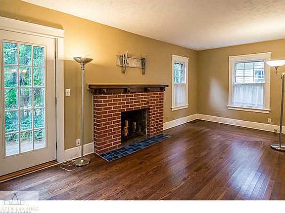 3rd image of 1048 E Chesterfield Pkwy
