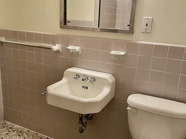 Snelling Avenue Apartments — Photo 17