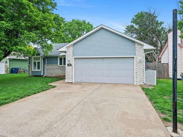 700 Deerfield Cir, Valley Center, KS 67147