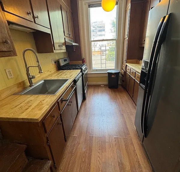 500 W Franklin St #6 — Photo 5