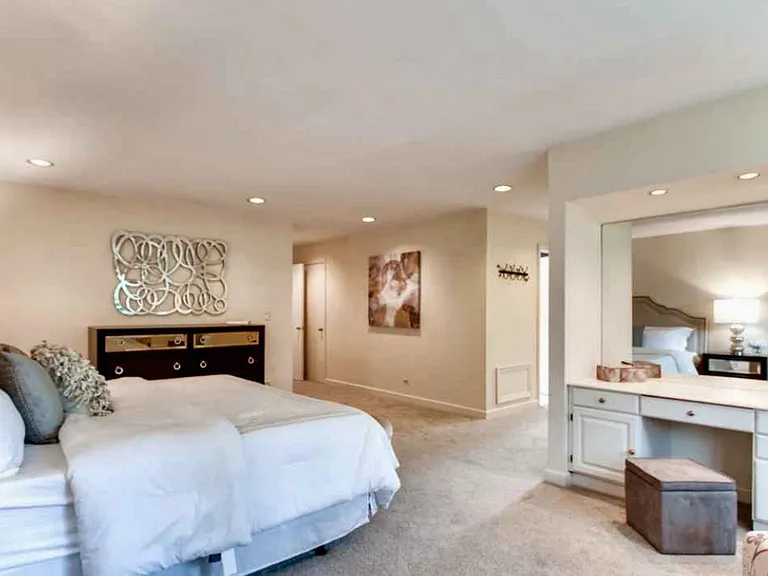 1058 Wilmette Ave — Photo 9