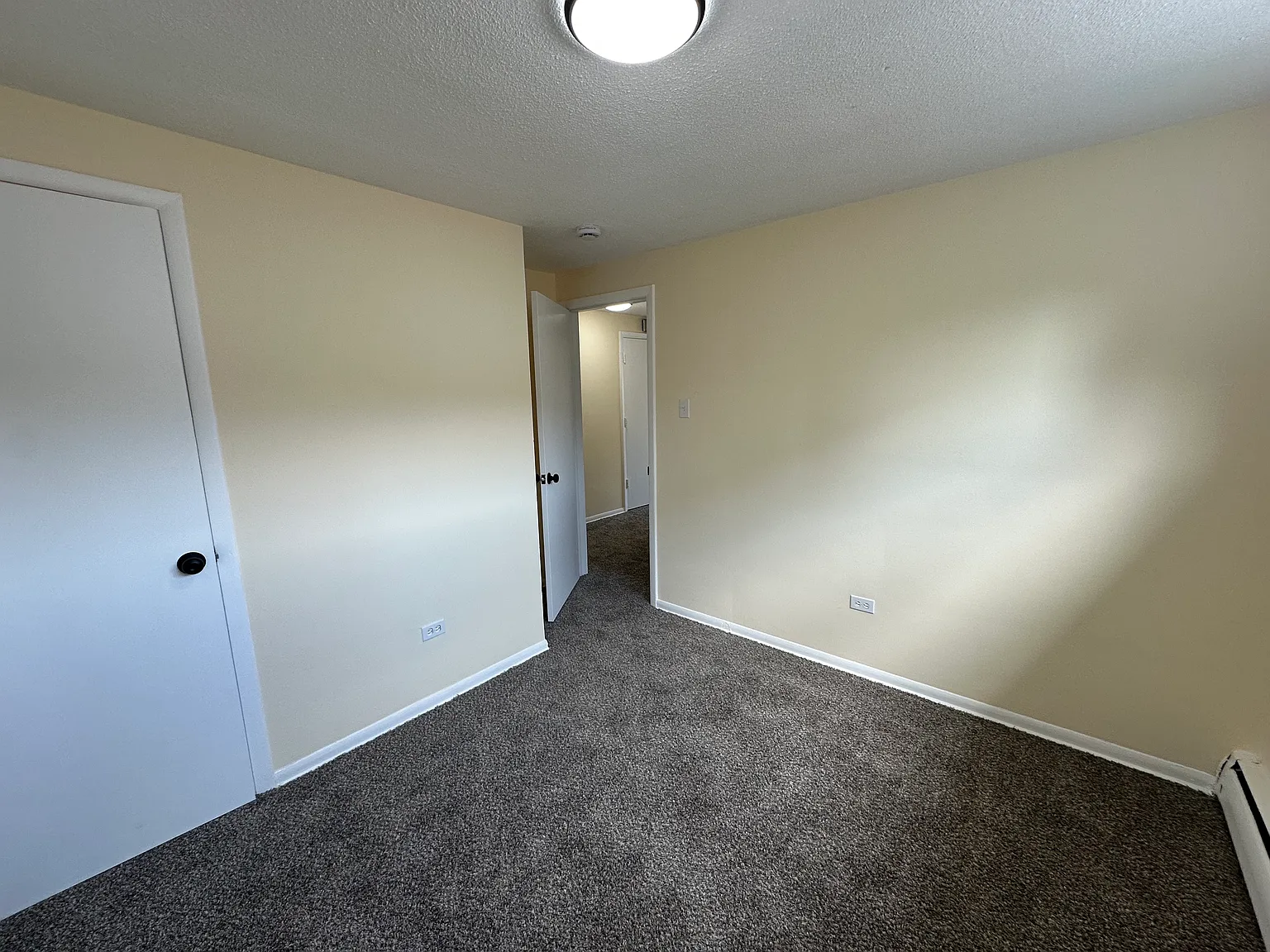 2 bed, 900 sqft, $1,300 — Photo 3