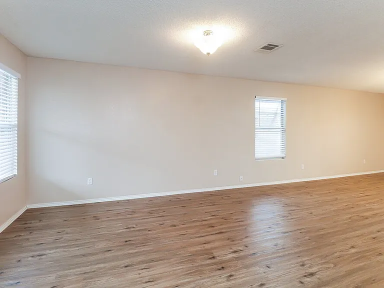 317 Blairwood Dr — Photo 4