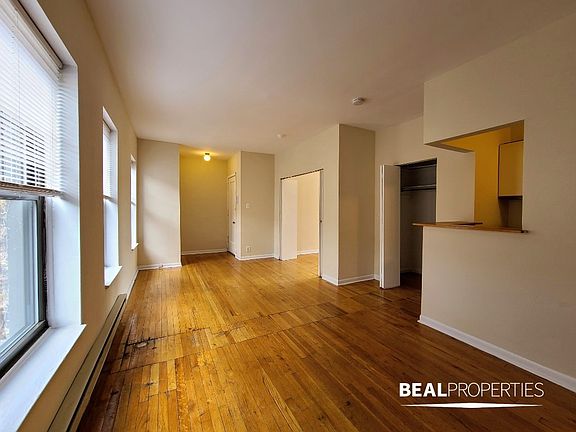 3rd image of 660 W Cornelia Ave #14