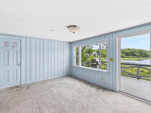 4th image of 345 Quaker Rd