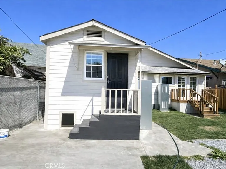 1344 1/2 E 43rd Pl — Photo 2