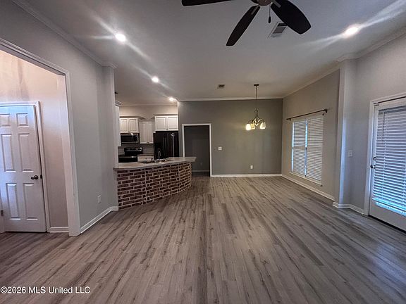 4th image of 1234 Addison Ln