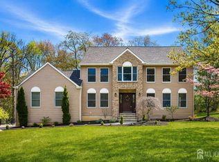18 Tanglewood Pl, Monroe Township, NJ 08831